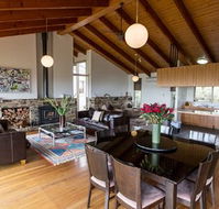 Holmesglen at Eildon - The Homestead - Accommodation Newcastle