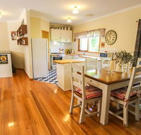 Bright Country Home - Accommodation Newcastle