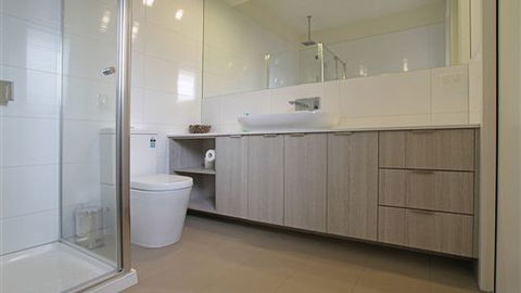 Allara House - Accommodation Newcastle 7