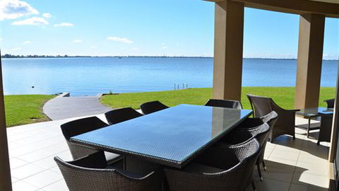 Castevilla - Accommodation Newcastle 0