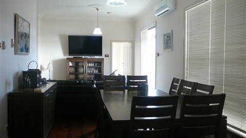 River View Holidays - Accommodation Newcastle 1