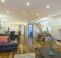 Serenity Torquay Sea View Luxury Beachfront - Accommodation Newcastle
