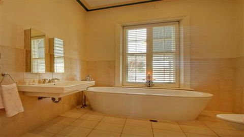 The Grange Portsea - Accommodation Newcastle 3