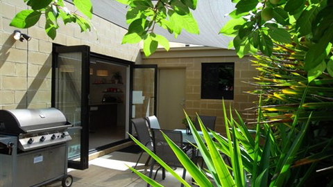 Acacia Villa - Accommodation Newcastle 2