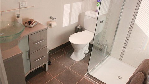 Acacia Villa - Accommodation Newcastle 4