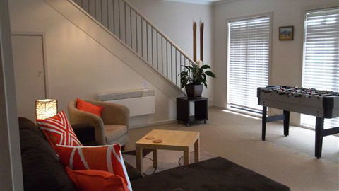 Acacia Villa - Accommodation Newcastle 6