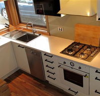 Wallace's - Crystal Creek Chalet 1 - Accommodation Newcastle