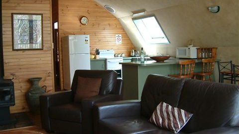 Halls Gap Hideaway - Accommodation Newcastle 0