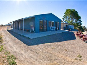 Almerta Station - Accommodation Newcastle 2