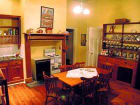 Buxton Manor - Garden And Loft Apartment - Accommodation Newcastle 1