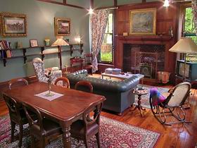 Buxton Manor - Musica Viva Apartment - Accommodation Newcastle 0