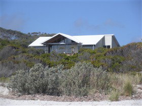 Cassini Beach House - Accommodation Newcastle 1