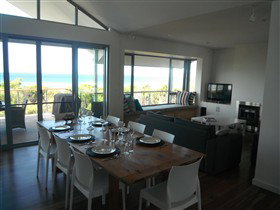Cassini Beach House - Accommodation Newcastle 0