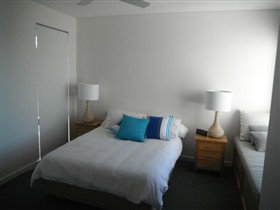 Cassini Beach House - Accommodation Newcastle 4