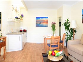 Cooinda View Bed And Breakfast - Accommodation Newcastle 0