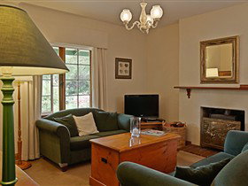 Country Pleasures Bed And Breakfast - Accommodation Newcastle 1