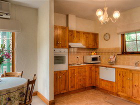 Country Pleasures Bed And Breakfast - Accommodation Newcastle 4