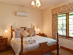 Country Pleasures Bed And Breakfast - Accommodation Newcastle 2