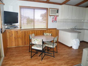 Edithburgh Caravan Park - Accommodation Newcastle 1