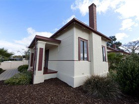 Playford Lodge - Accommodation Newcastle 2
