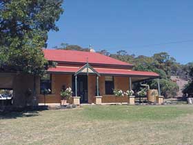 Precious Memories B&B - Accommodation Newcastle 0