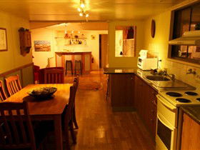 Underground Bed And Breakfast - Accommodation Newcastle 2