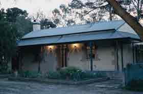 Walnut Cottage - Accommodation Newcastle 0