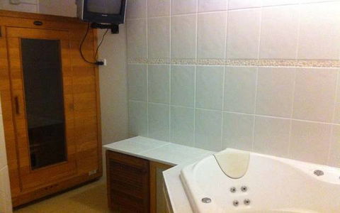 Aalberg Chalet - Accommodation Newcastle 5