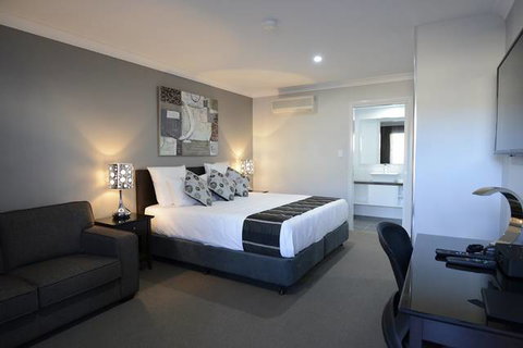 Aastro Dish Motor Inn - Accommodation Newcastle 0