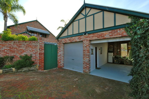 Above Bored Bed And Breakfast - Accommodation Newcastle 6