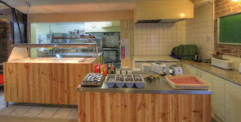 Acacia Snowy Motel - Accommodation Newcastle 2