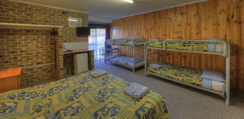 Acacia Snowy Motel - Accommodation Newcastle 7