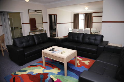 Across Country Motor Inn - Accommodation Newcastle 2