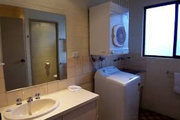 Allambi Holiday Apartments - Accommodation Newcastle 3