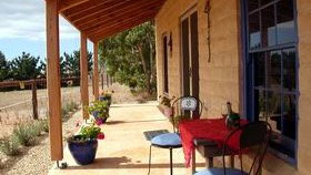 Dee's Villa - Accommodation Newcastle 4