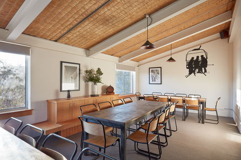 Ripparoo Ski Lodge - Accommodation Newcastle 0