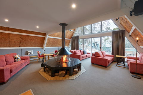 Ripparoo Ski Lodge - Accommodation Newcastle 4