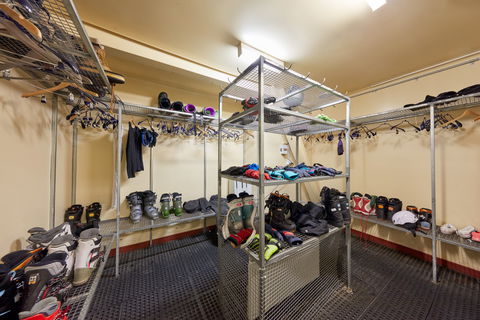 Ripparoo Ski Lodge - Accommodation Newcastle 7