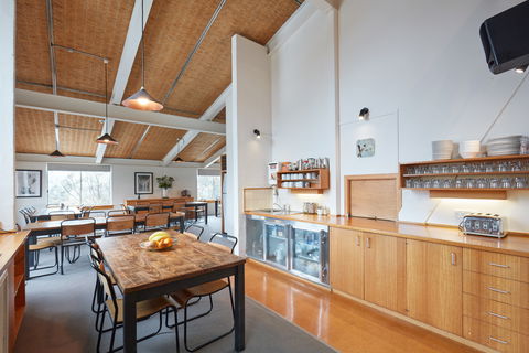 Ripparoo Ski Lodge - Accommodation Newcastle 8