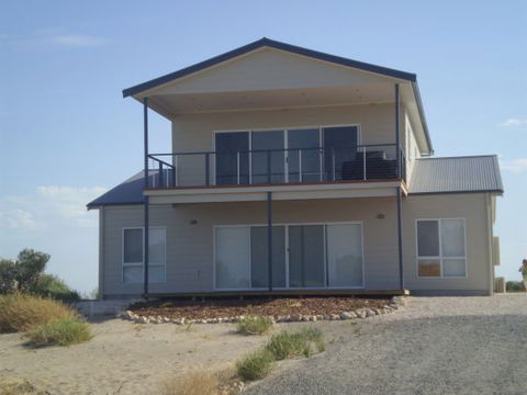 The Great Escape - Accommodation Newcastle 0
