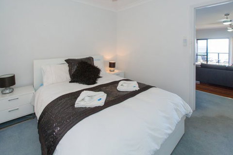 Amazing Views - Accommodation Newcastle 5
