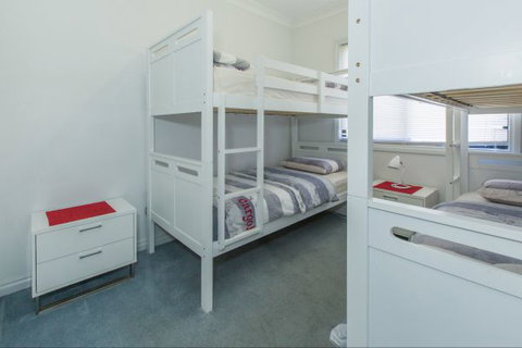 Amazing Views - Accommodation Newcastle 7
