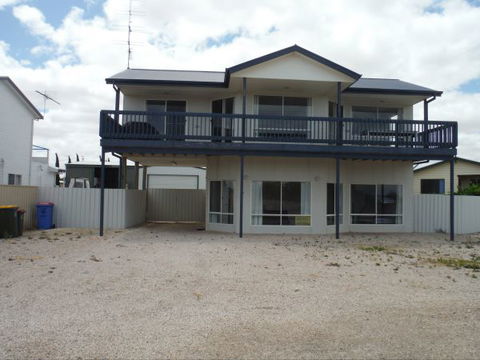 Casa Di Mari - Accommodation Newcastle 0
