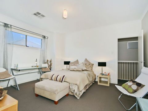 Century 21 SouthCoast: The Residence - Accommodation Newcastle 3