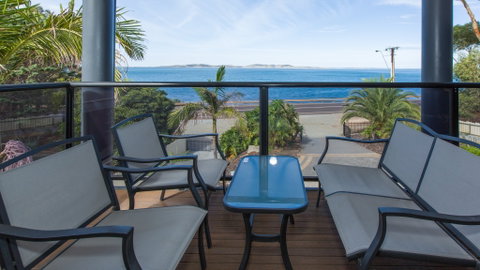 Amazing Views - Accommodation Newcastle 8