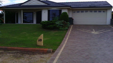 Marina Park View - Accommodation Newcastle 10