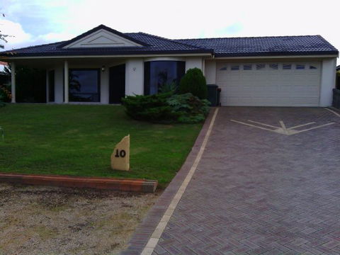 Marina Park View - Accommodation Newcastle 0