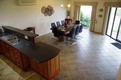Marina Park View - Accommodation Newcastle 1