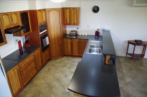 Marina Park View - Accommodation Newcastle 2