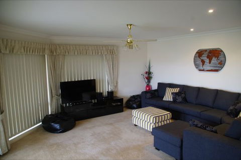 Marina Park View - Accommodation Newcastle 3
